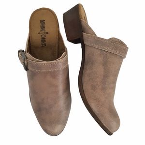 Minnetonka Billie Leather Slip-on Mules
